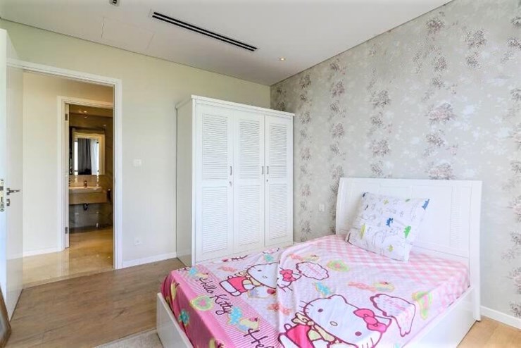 5f7ad8be3e60d83e8171